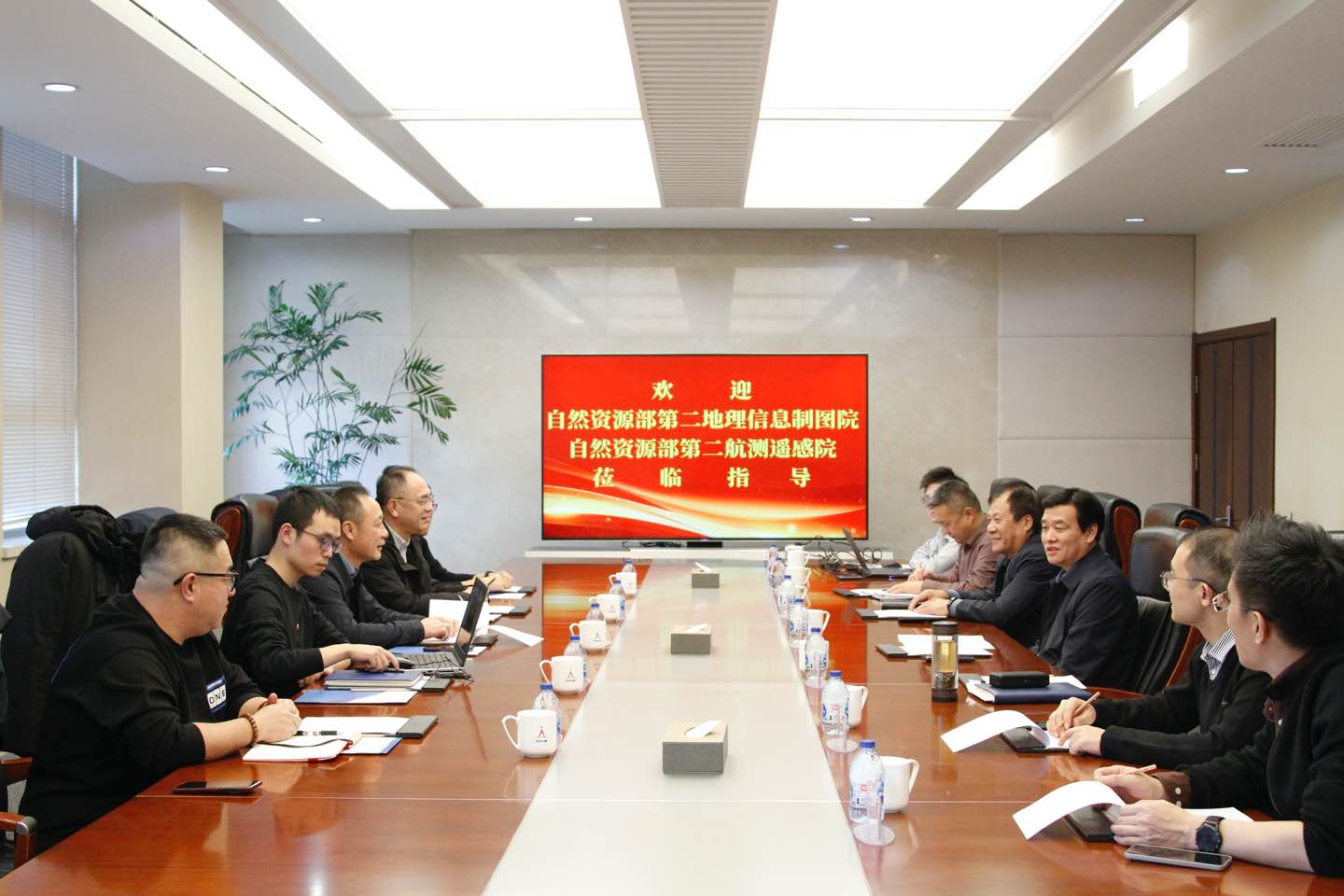 自然資源部第二航測遙感院、第二地理信息制圖院領(lǐng)導(dǎo)蒞臨天津測繪院調(diào)研交流