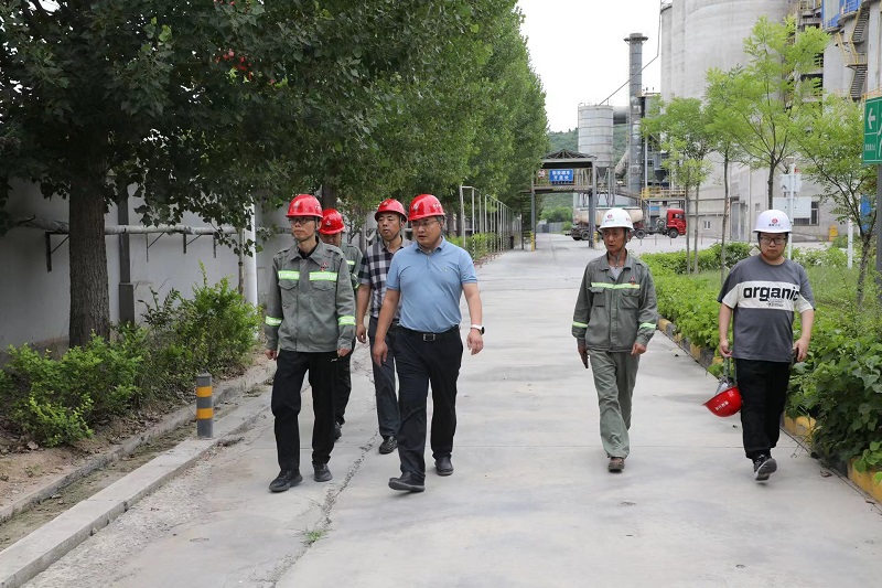 陜西建材科技公司黨委委員、副總經(jīng)理郭正亮到黃陵公司進行安全環(huán)保督導檢查